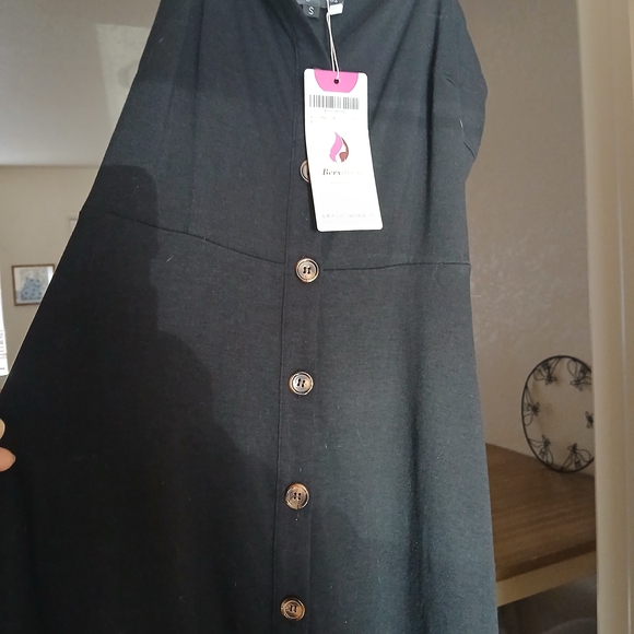 Elegant Black Button-Down Dress - Picture 2 of 6